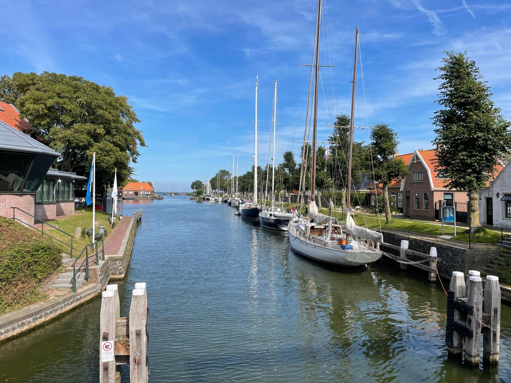 וירינגרוורף Hotelhuisjes Medemblik מראה חיצוני תמונה