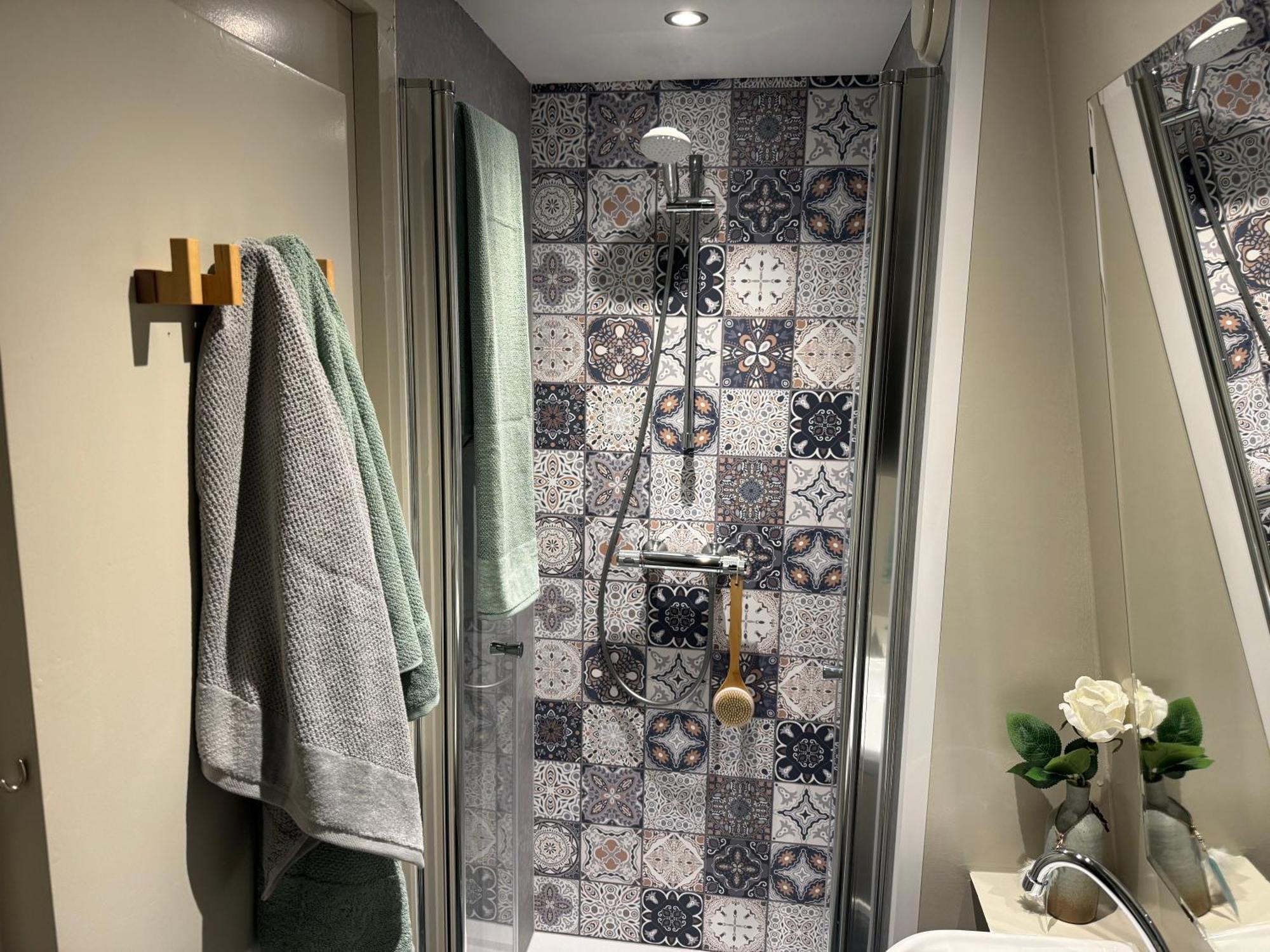 וירינגרוורף Hotelhuisjes Medemblik מראה חיצוני תמונה
